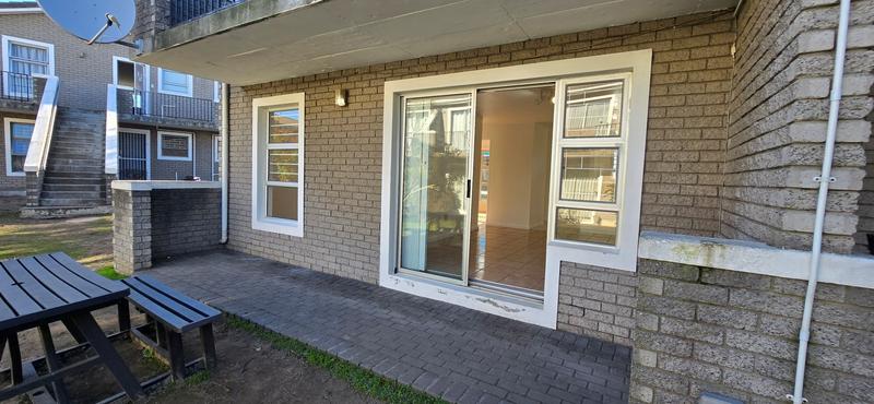 2 Bedroom Property for Sale in Oakglen Western Cape